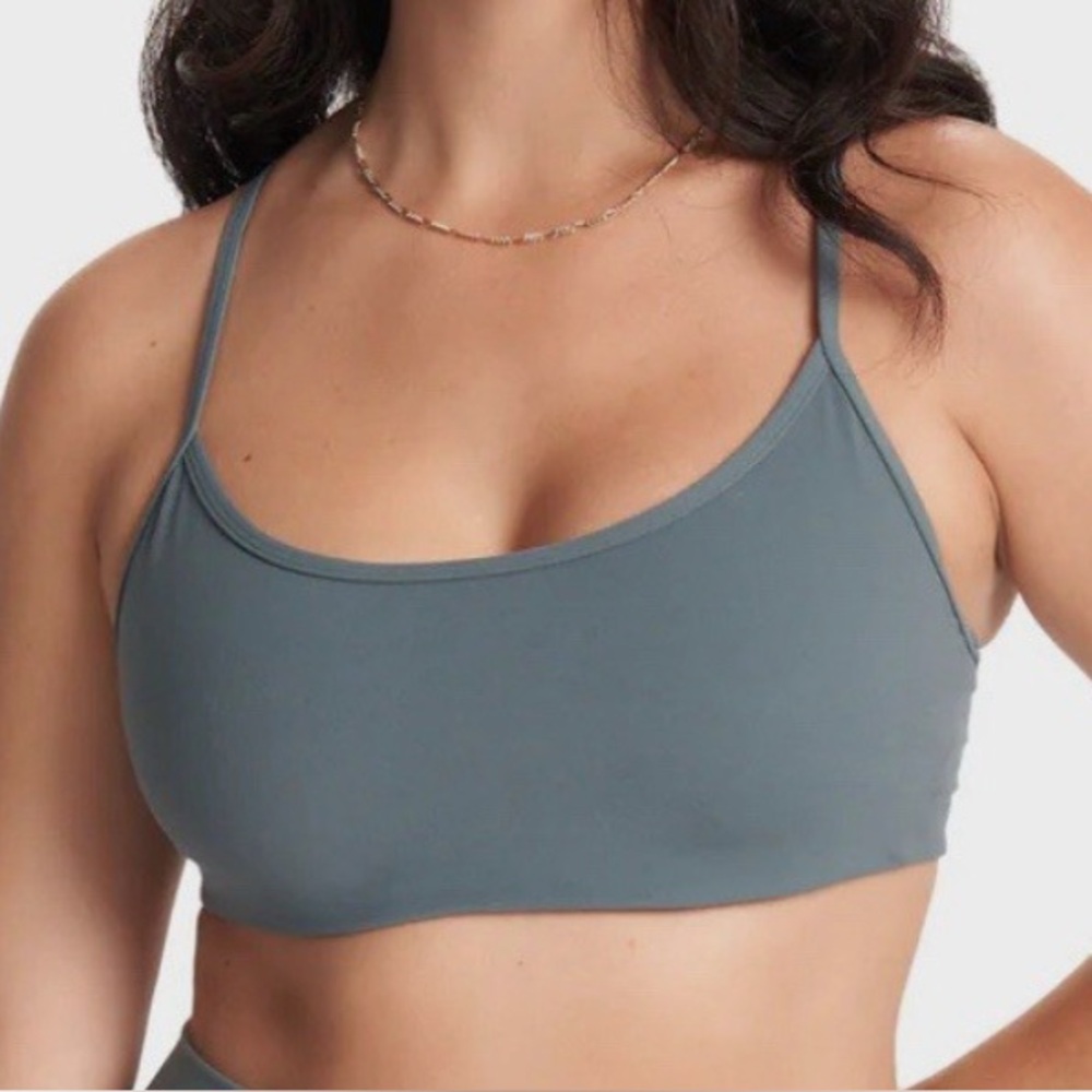 Vuori all the feels bra size medium